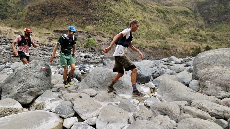 Tout les trois crossing the river